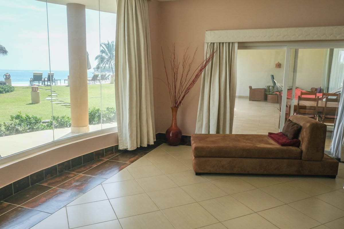 Luxury Apartment, beachfront - L'Agence Real Estate