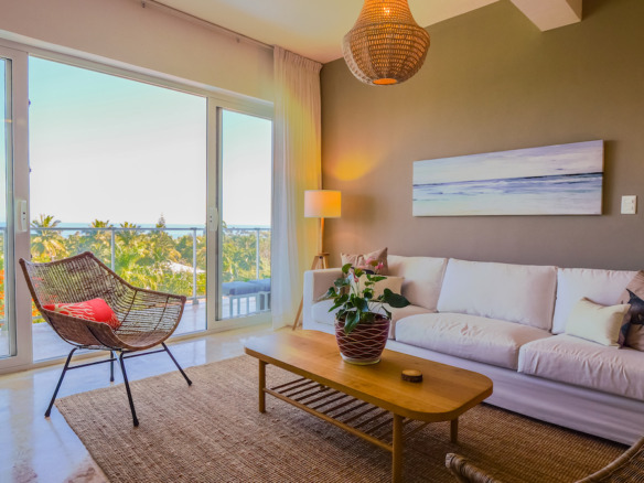Encuentro Modern Condo with Rooftop